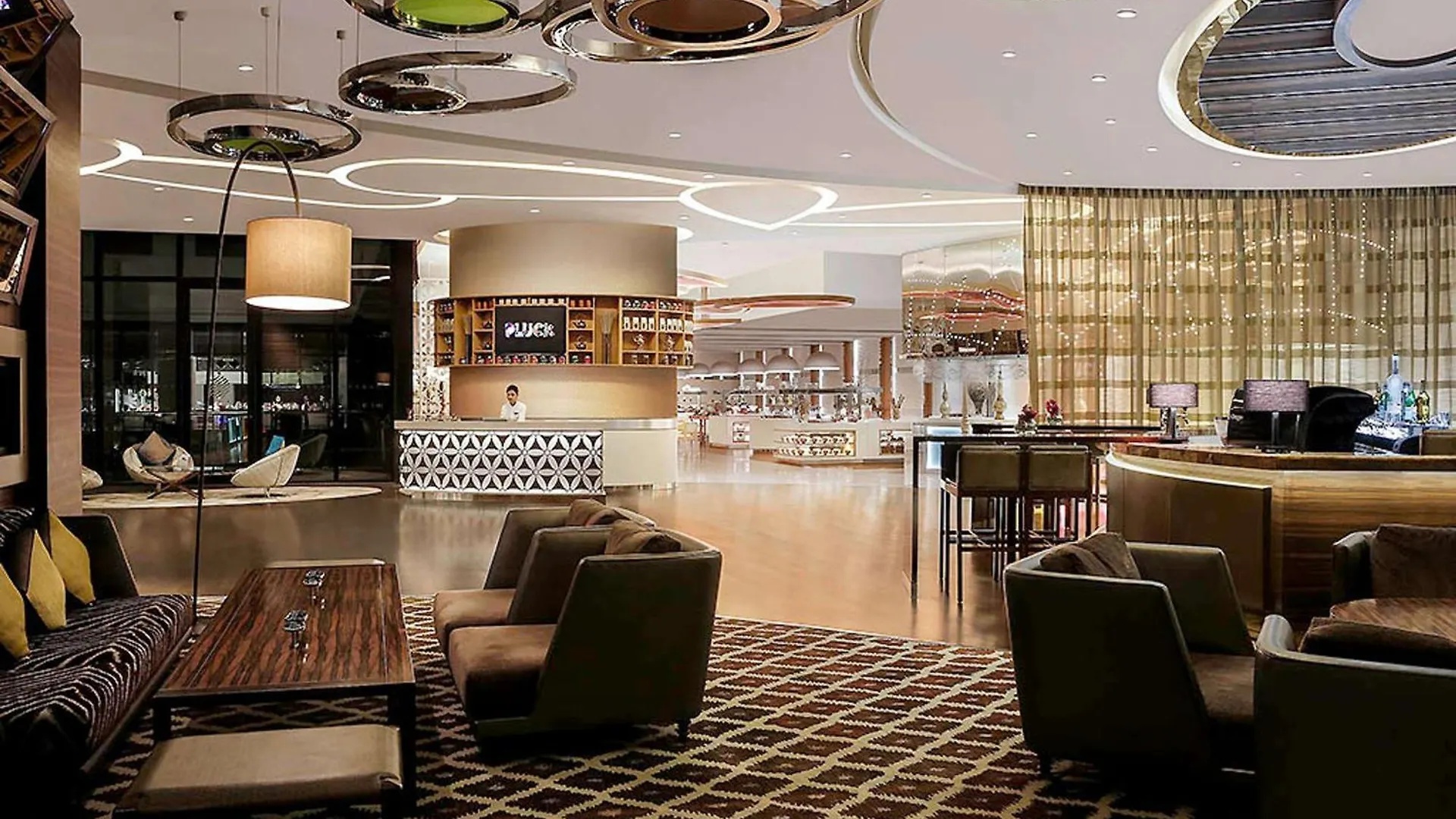 Pullman New Delhi Aerocity 5*,