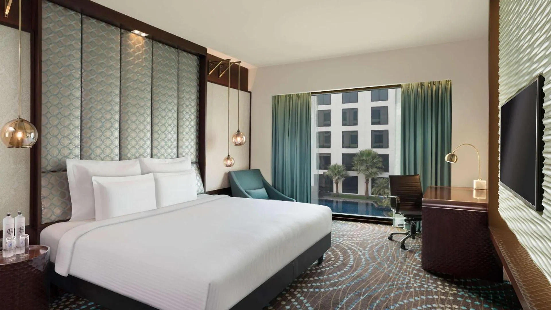 ***** Hotel Pullman New Delhi Aerocity Indien